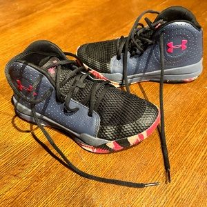 Under Armour Basketball Sneakers; Unisex/Youth Size 5.5; Blue and Pink; Like New